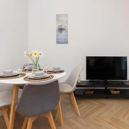 Apartment Mlyny Gdanskie With Terrace, Gym & Playground By Renters